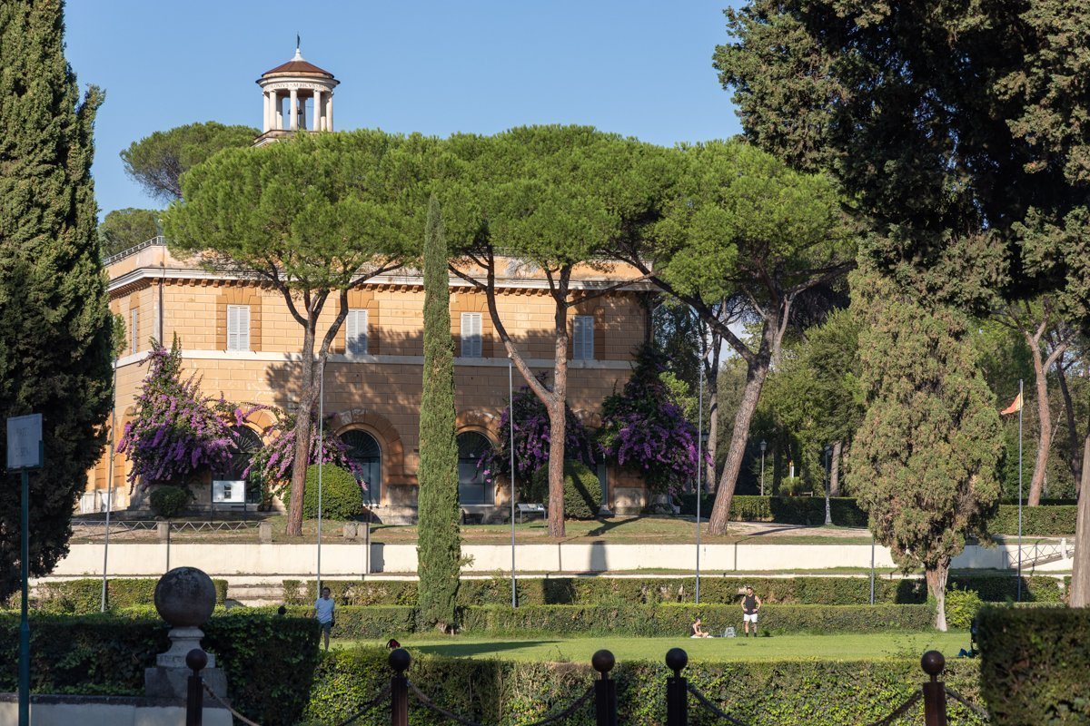 Bâtiment situé dans le parc