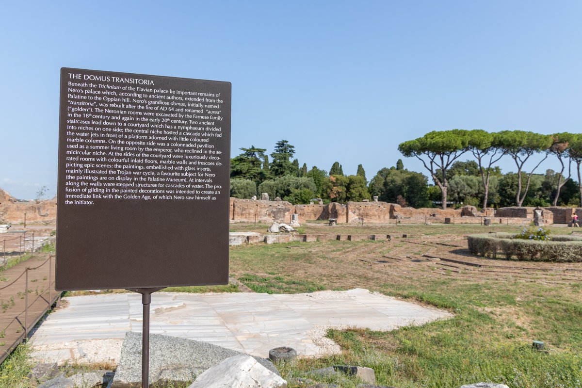 Panneau d'information sur le Domus Flavia