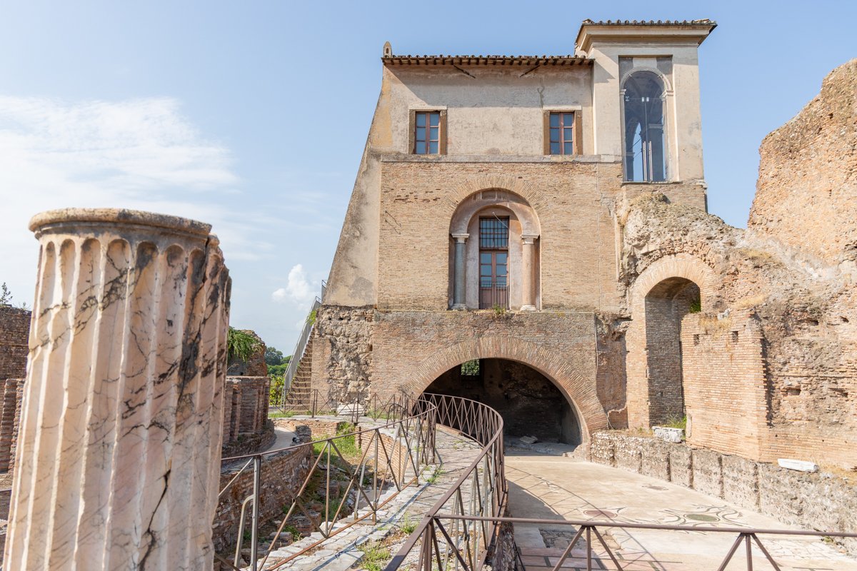 Façade du Domus Flavia