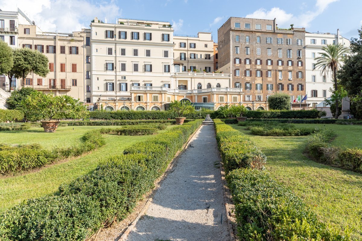 Petite allée du jardin