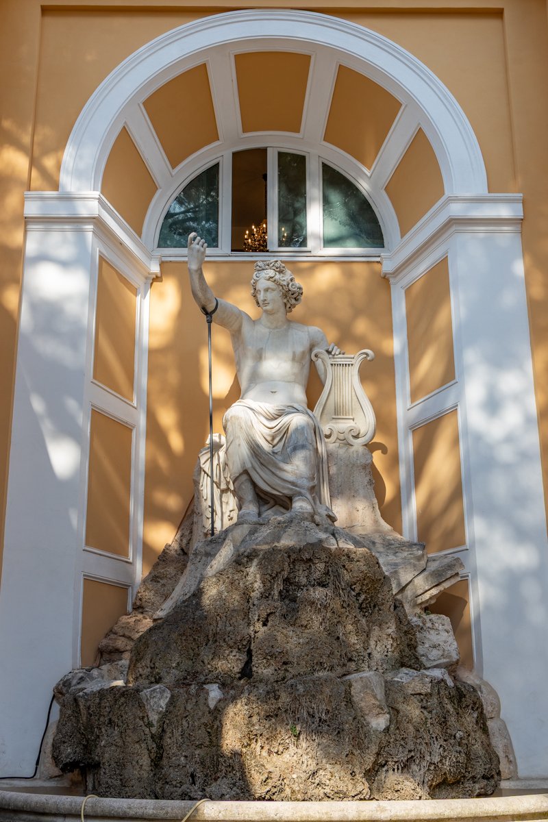 Statue à l'extérieur