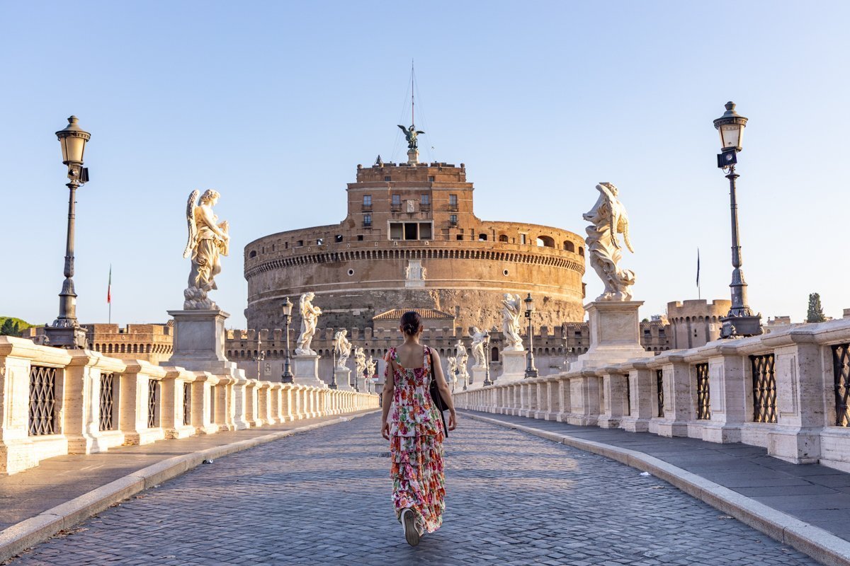 Personne devant le château Saint Ange