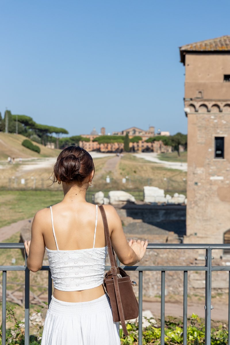 Personne se trouvant face au site