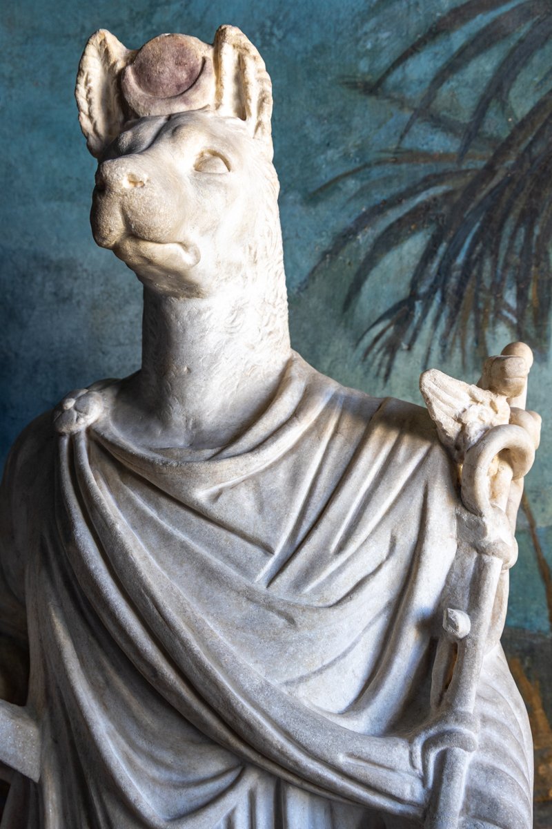 Statue d'Anubis en Marbre Blanc