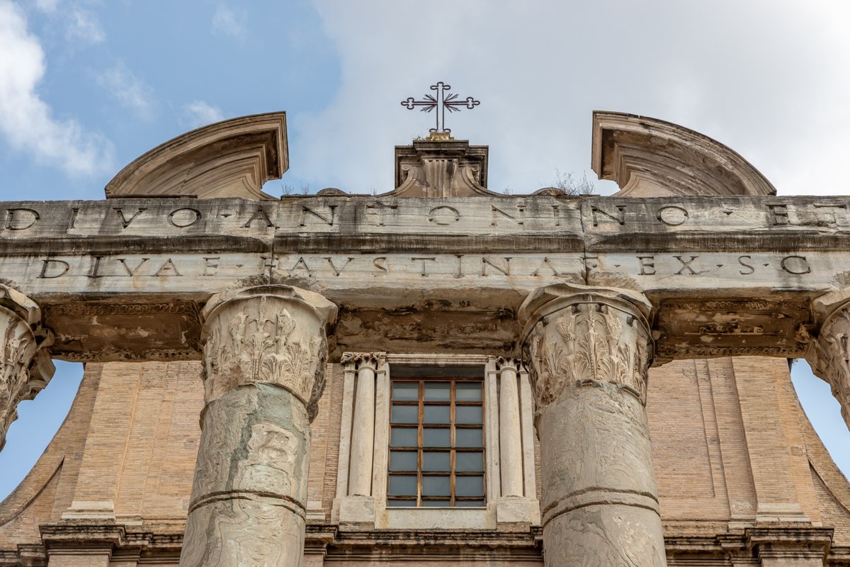 Colonnes du temple d'Antonin et Faustine