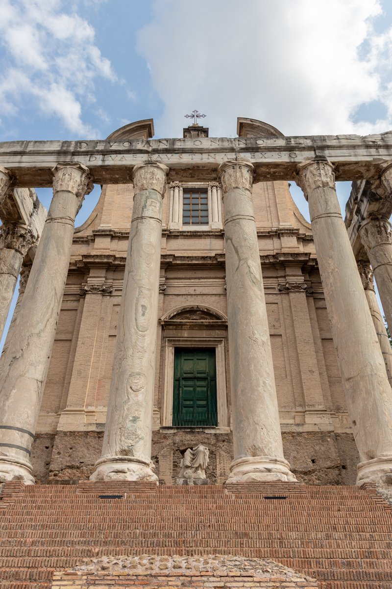 façade du Temple d'Antonin et Faustine