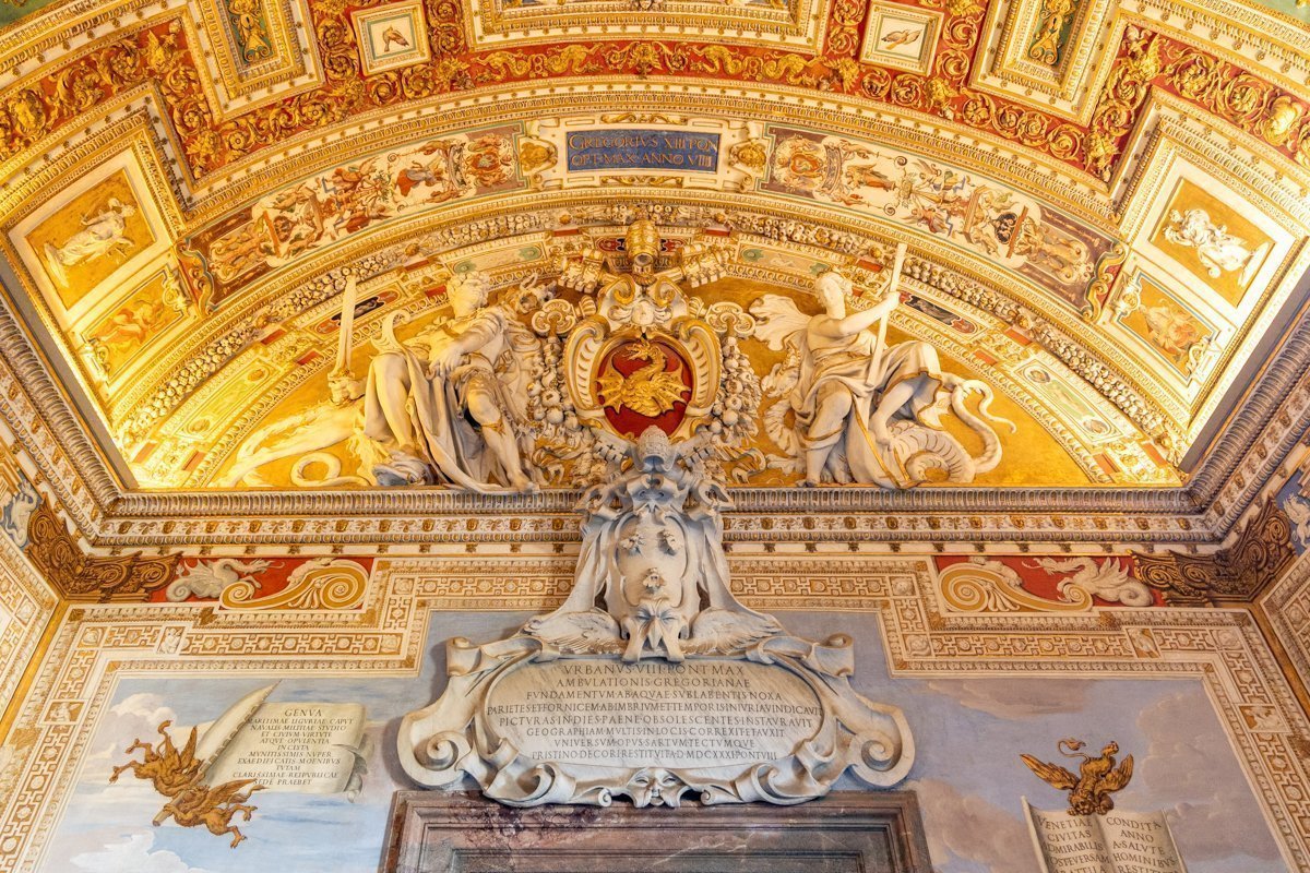 Sculpture et plafond