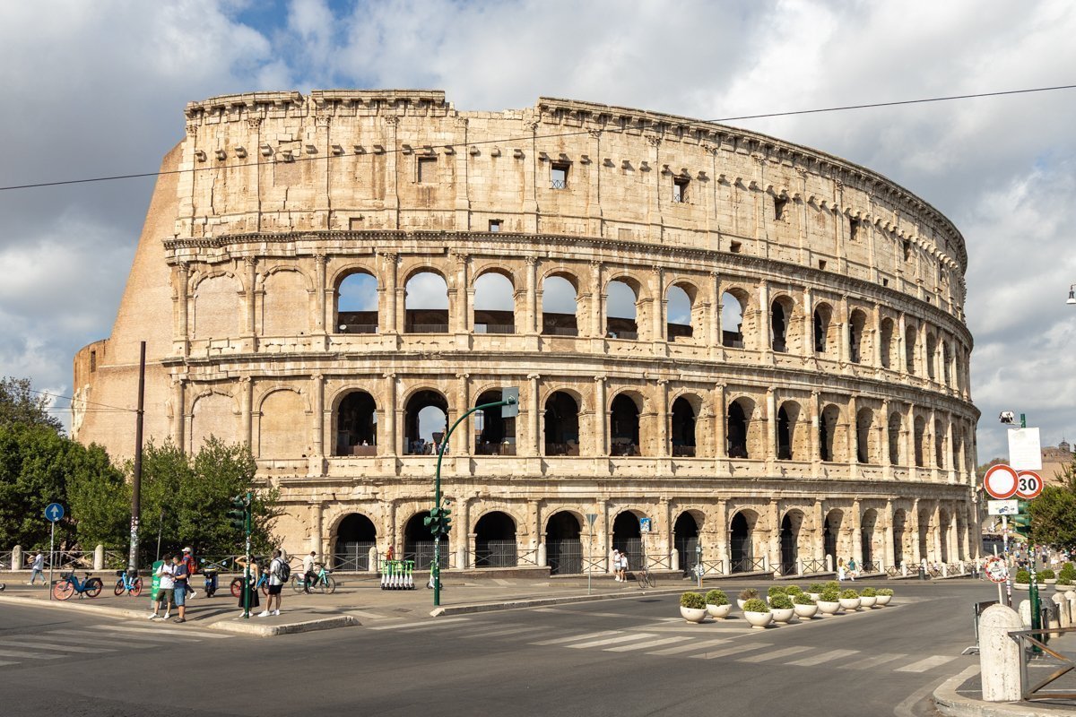 Le Colisée de profil