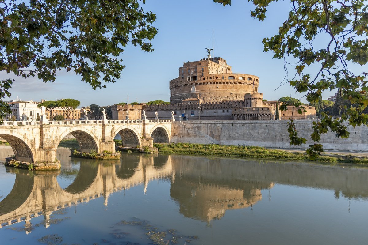 Vue éloignée avec reflet sur le Tibre