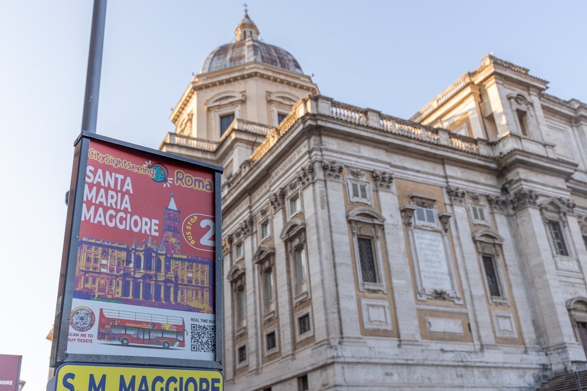 Arrêt devant la basilique
