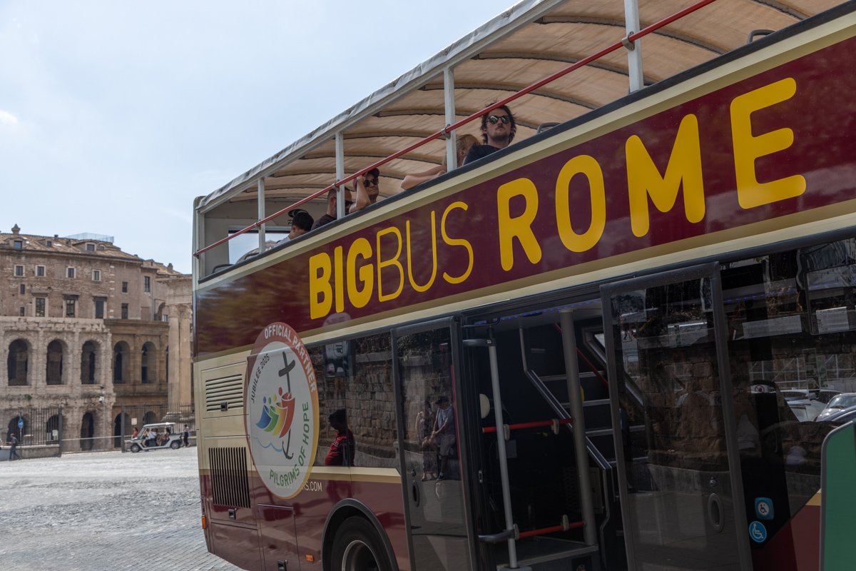 Big Bus de Rome dans la rue