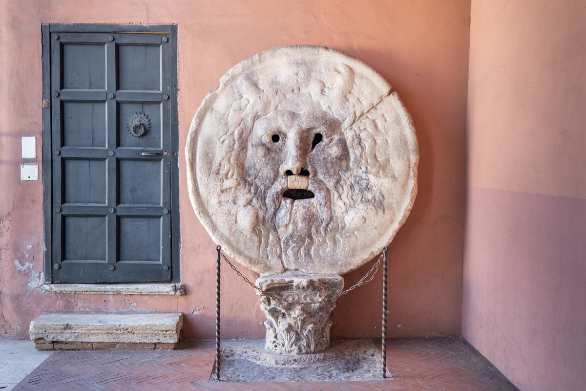 Bocca della Verita avec personne devant
