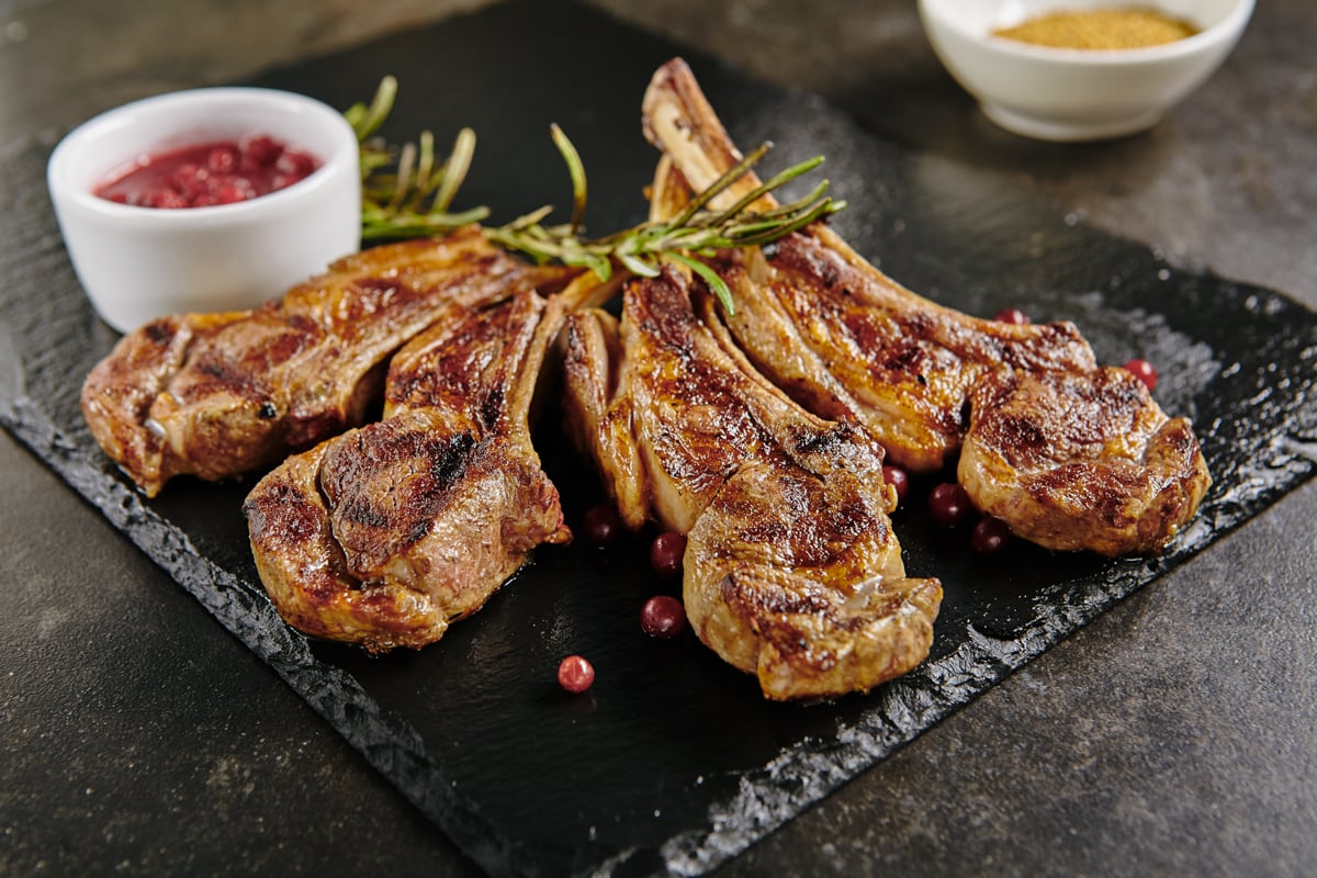 Côtelettes d'agneau grillées