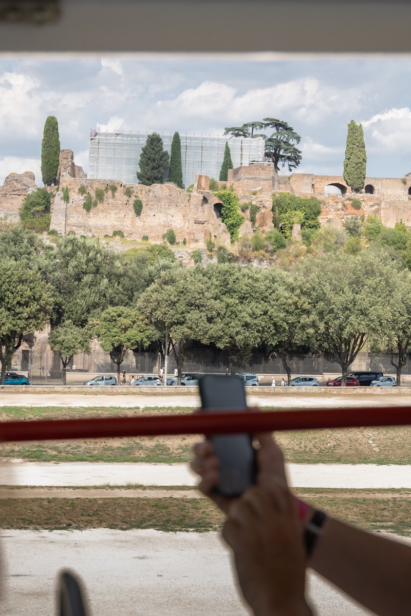 Devant le Circus Maximus