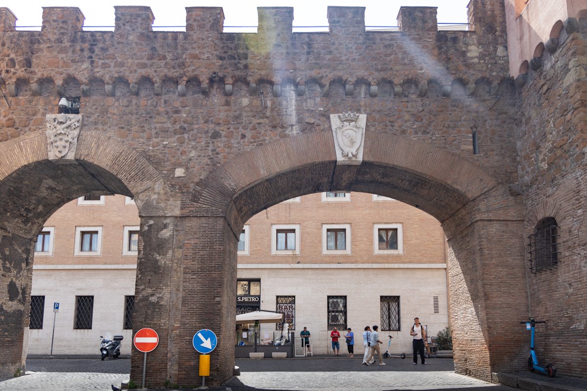 Porte de l'enceinte du Vatican