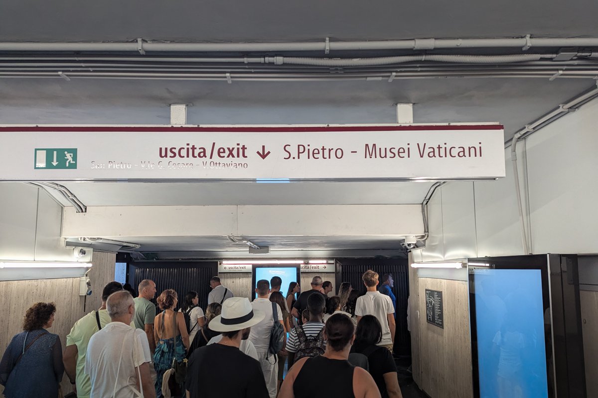Dans la station de métro