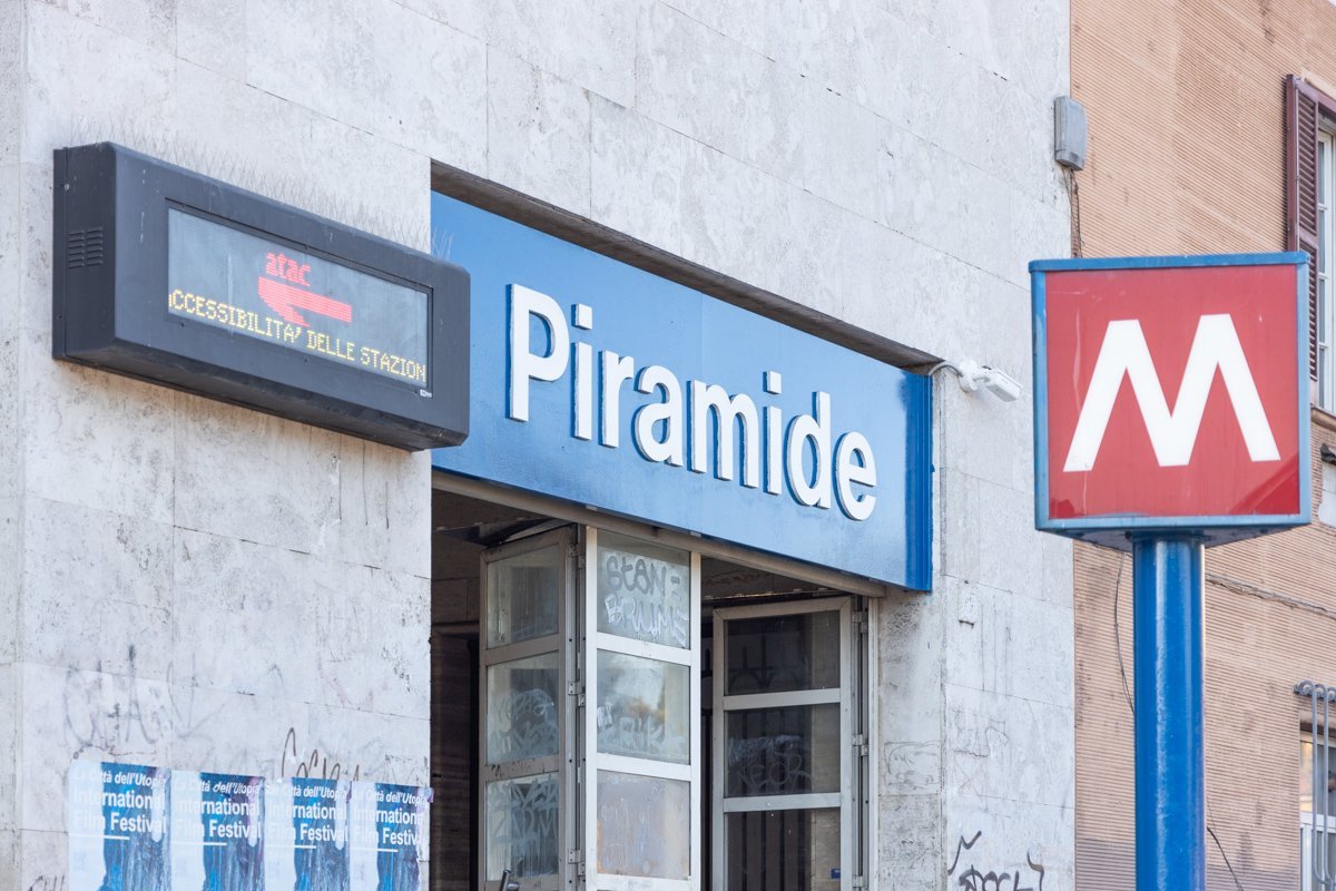 Station Piramide