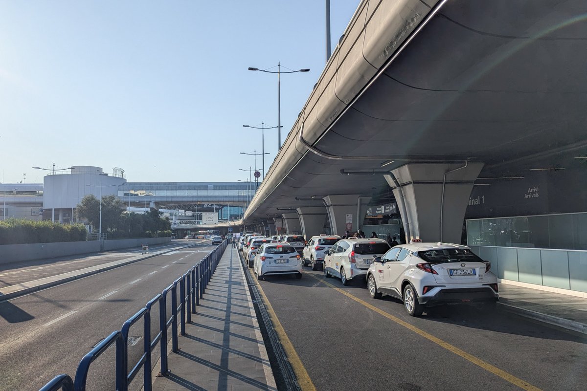 Taxis devant le Terminal