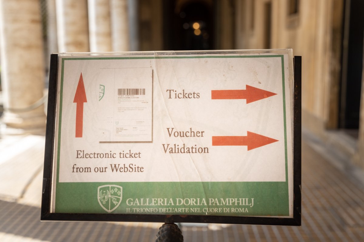 Panneau indiquant les tickets