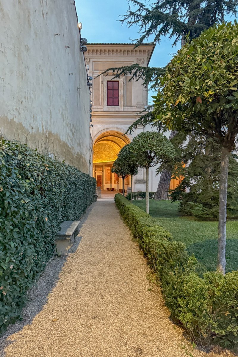 allée de la cour intérieure