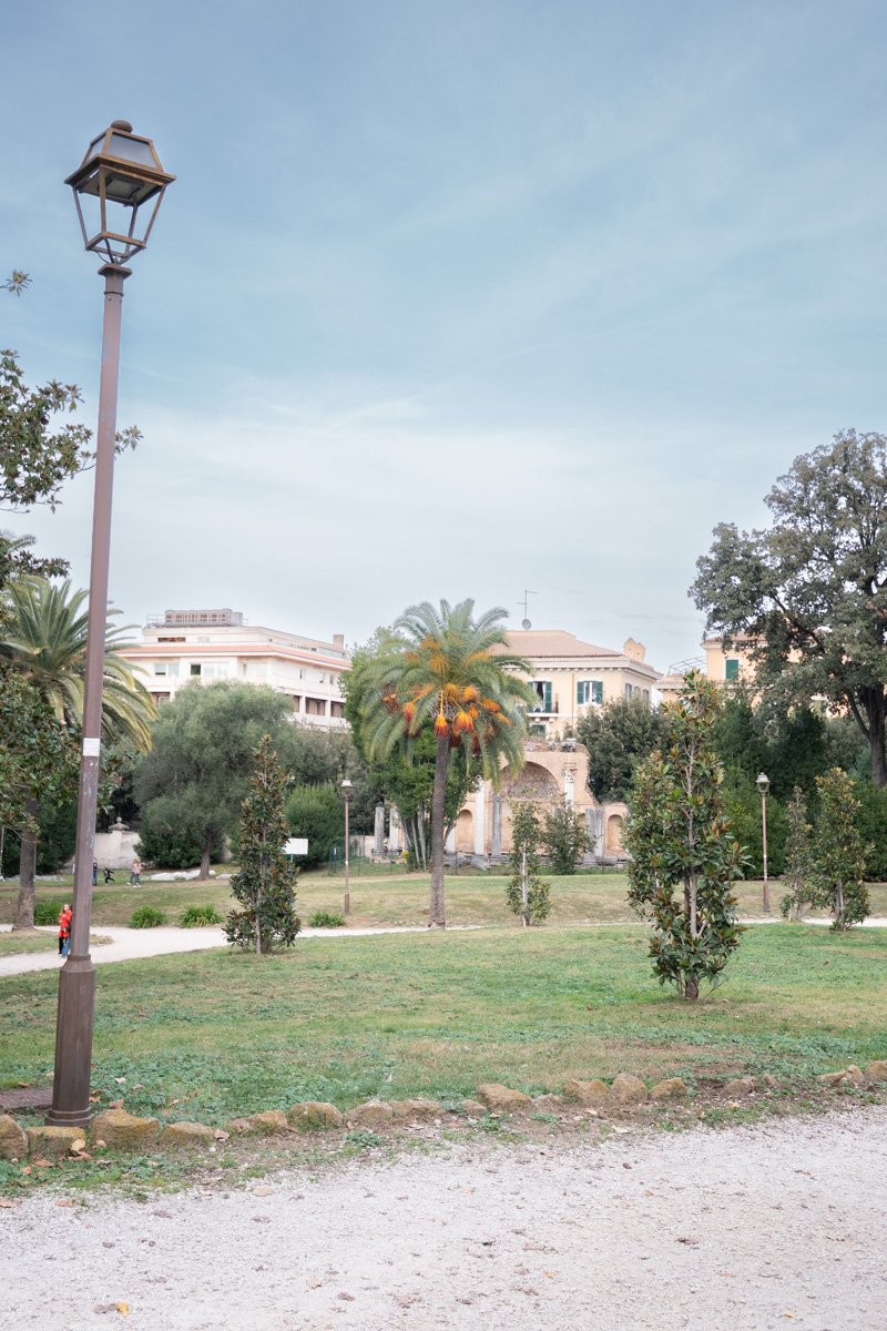 allée de l'extérieur