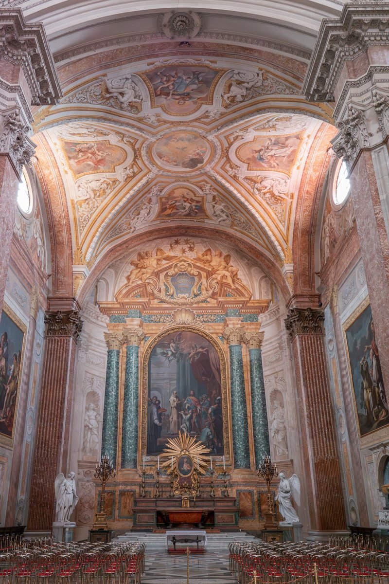 allée principale avec sièges