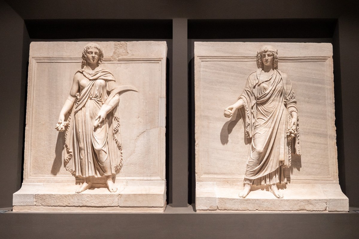 deux femmes en toges