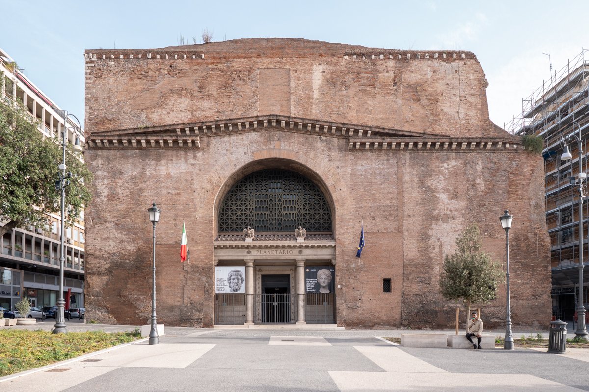 devanture et place du musée