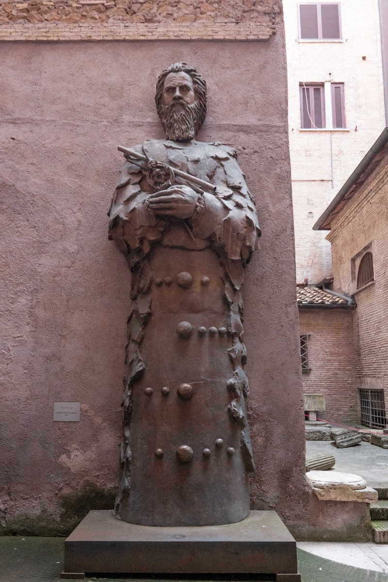 grande statue extérieure