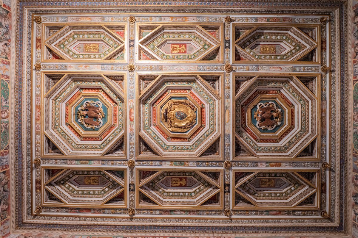 plafond décoré