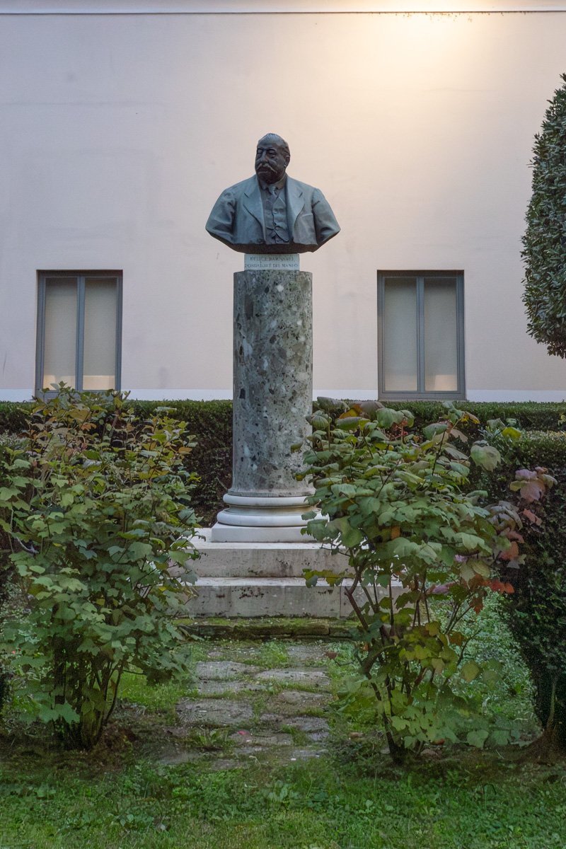 statue cour intérieure