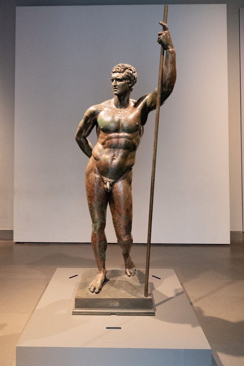 statue en bronze rez de chaussée