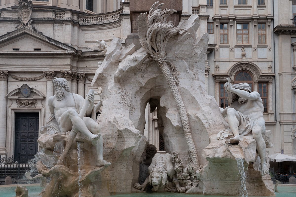Fontaine des Quatre-Fleuves détails