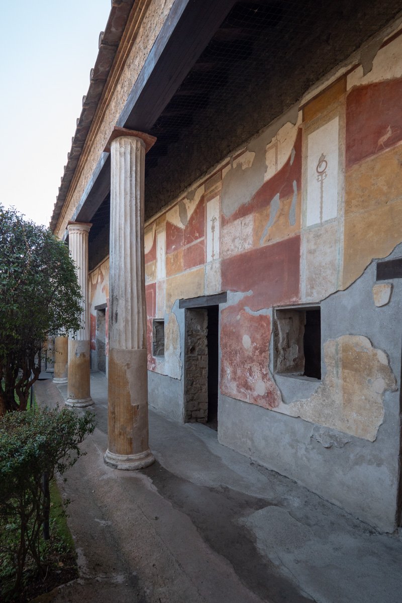 bâtiment peinture colonne