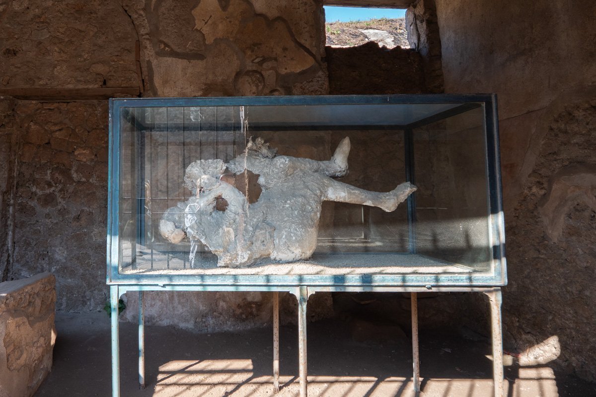 corps sous les cendres