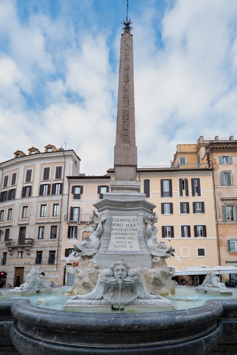 fontaine de la place de la pierre