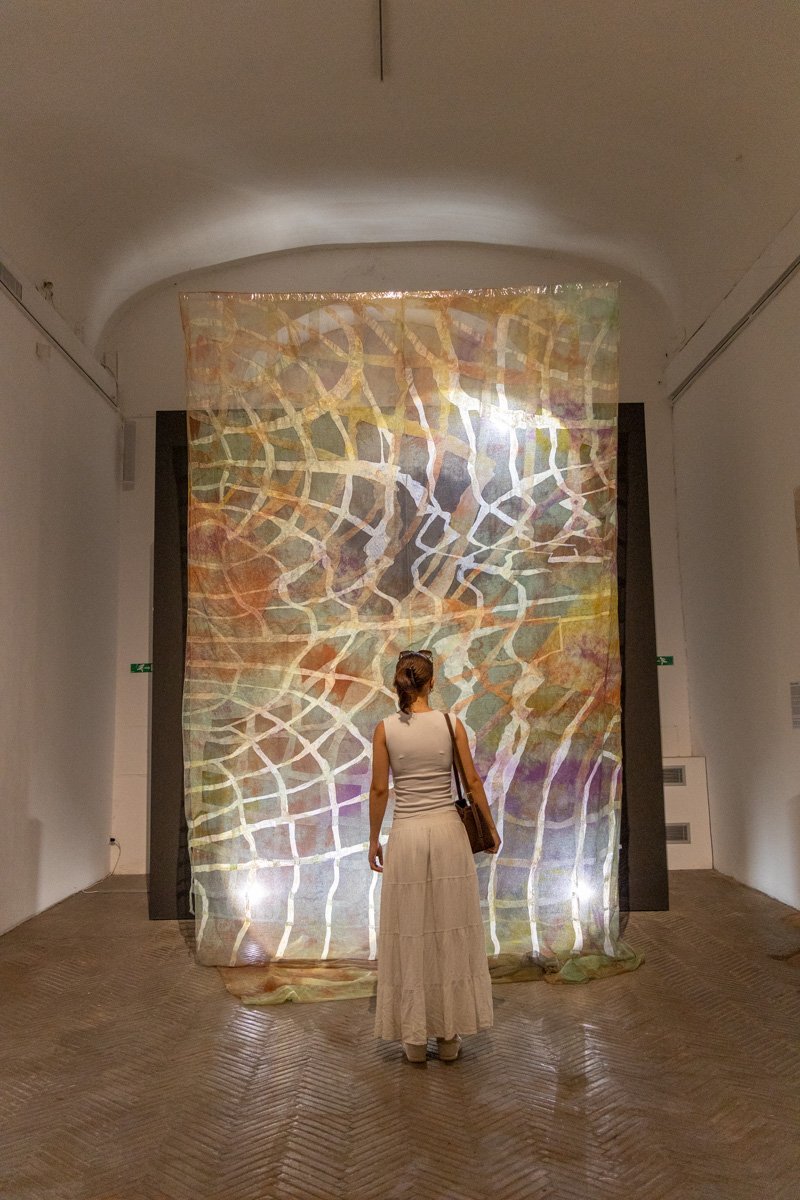 grande œuvre textile rétroéclairée