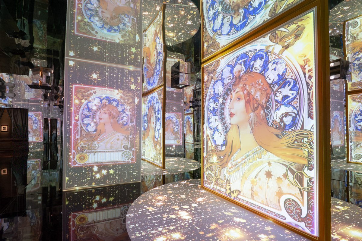 salle des miroirs et projections