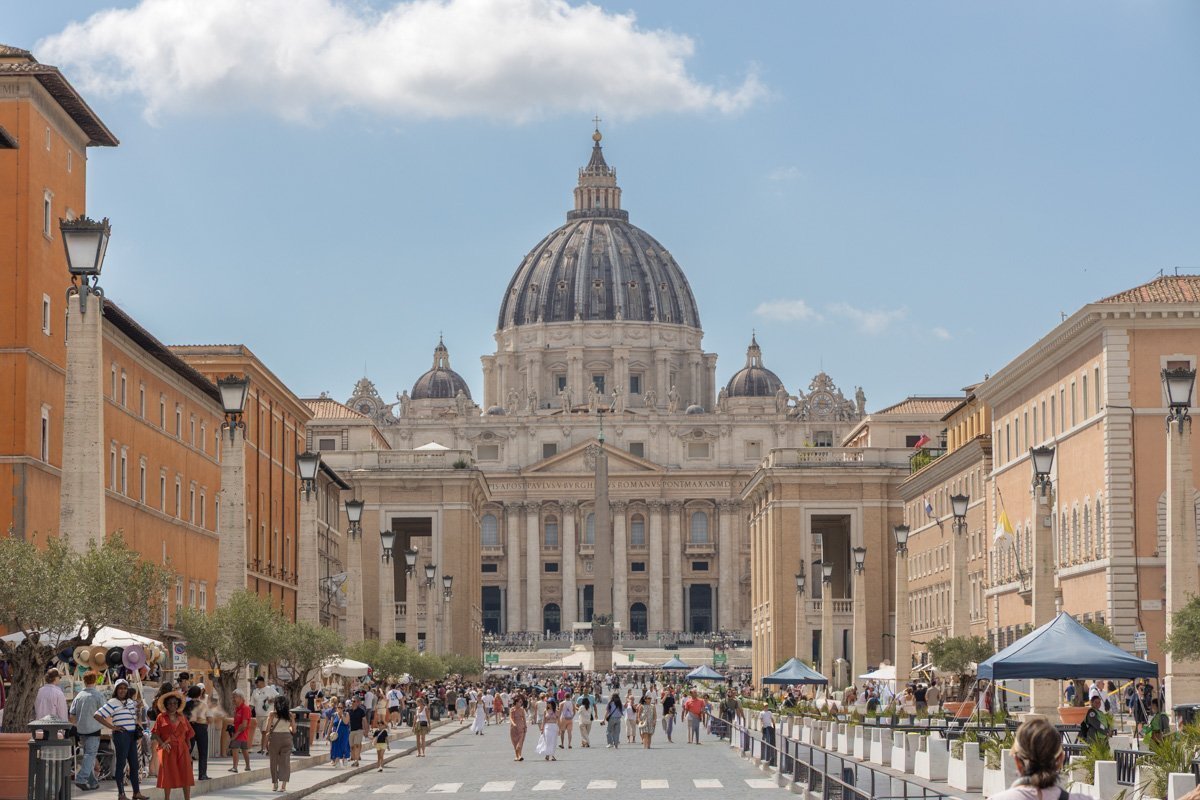 allée qui mène vers le vatican