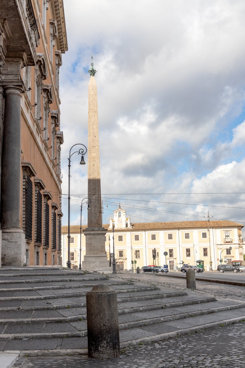 colonne sur la place