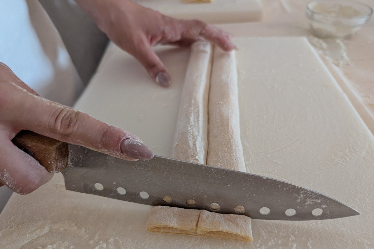 couper la préparation au couteau