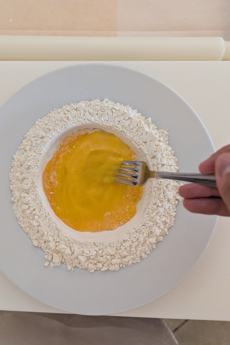 faire tourner l'oeuf dans la préparation