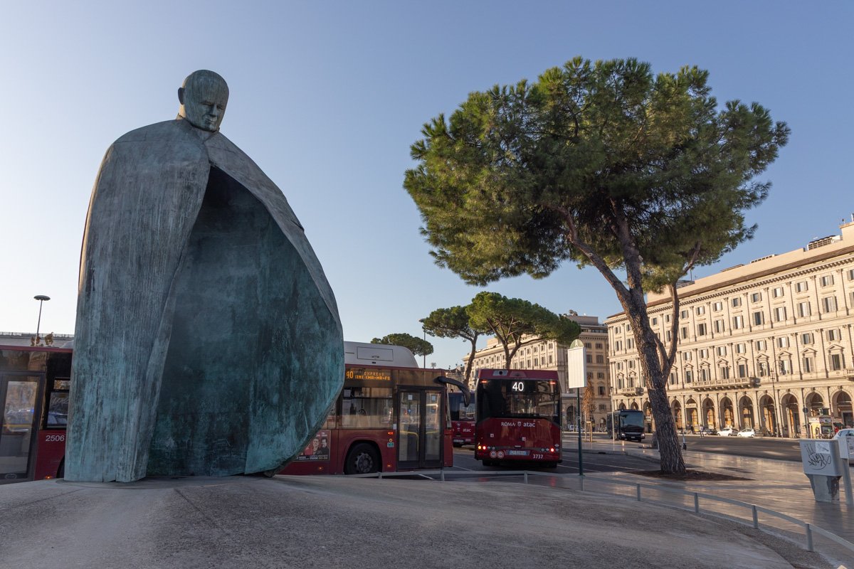 statue de la place des bus et taxis