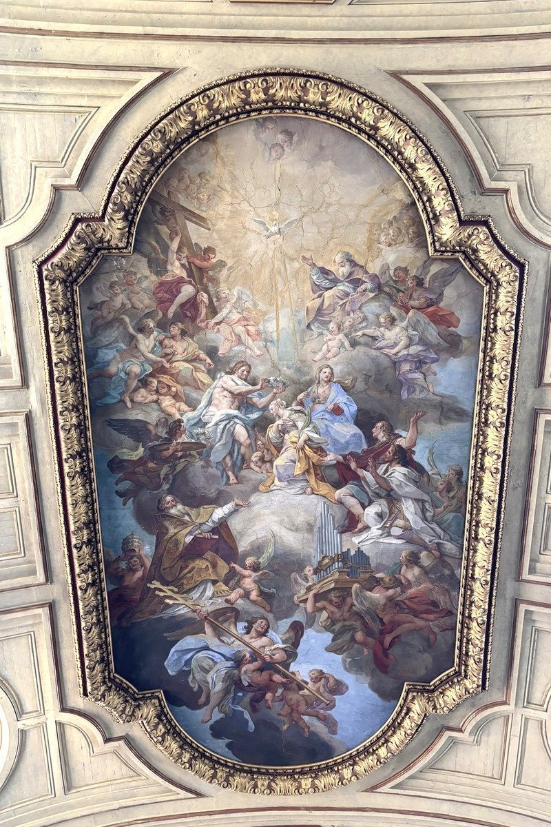 Fresque baroque ovale au plafond représentant une gloire céleste avec anges