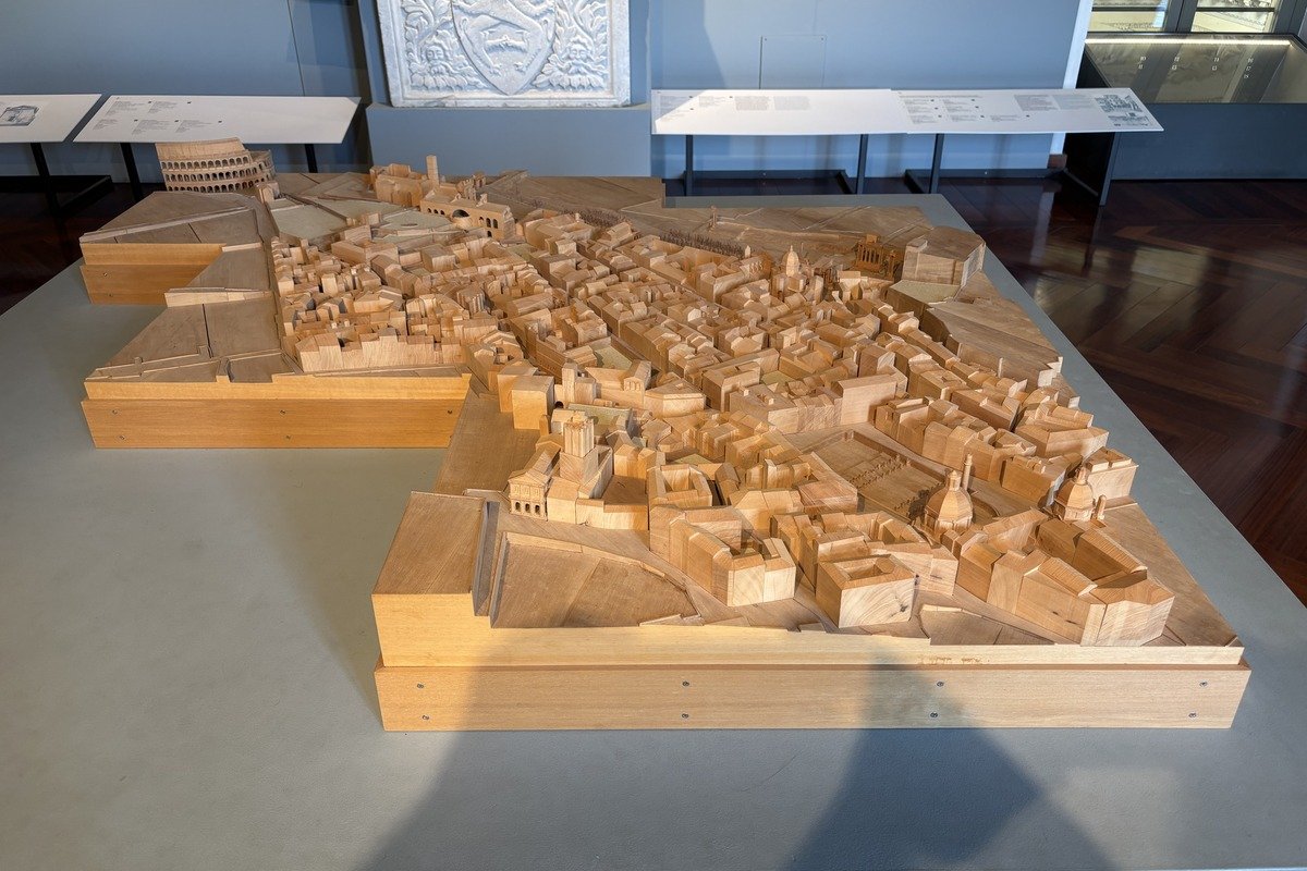 Maquette en bois clair de Rome exposée au Palais Braschi