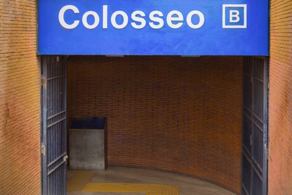 Station de métro Colosseo de la ligne B à Rome
