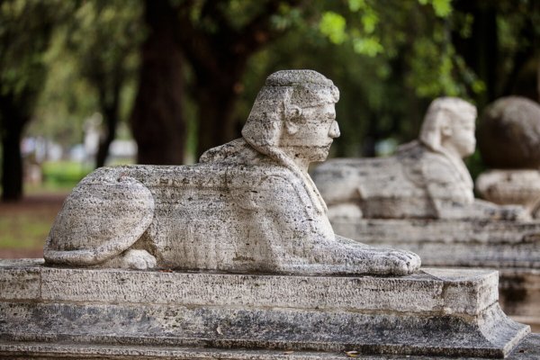 Statues dans la villa Borghèse de Rome