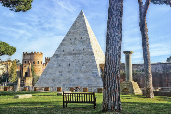 Pyramide de Rome
