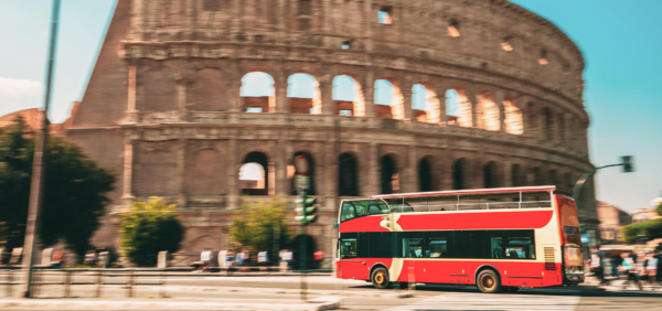 Bus touristique à Rome