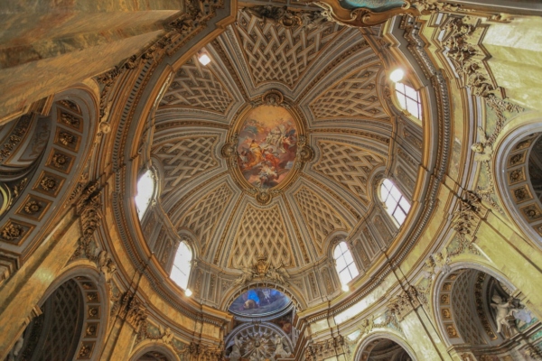 L'intérieur d'une église place Spagna